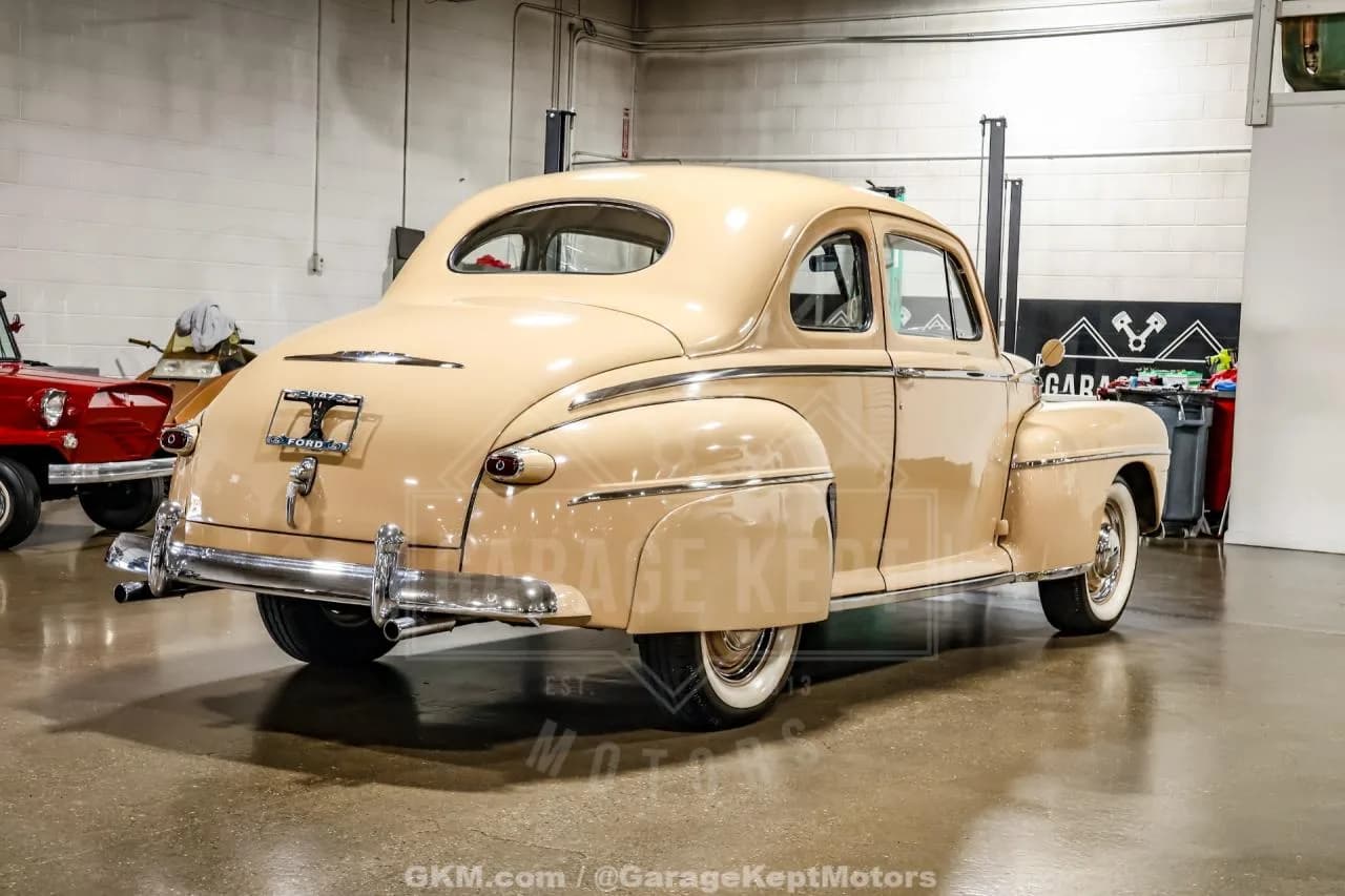 1947 Ford Deluxe - Thumbnail 8