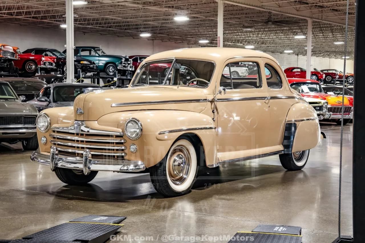 1947 Ford Deluxe - Thumbnail 3