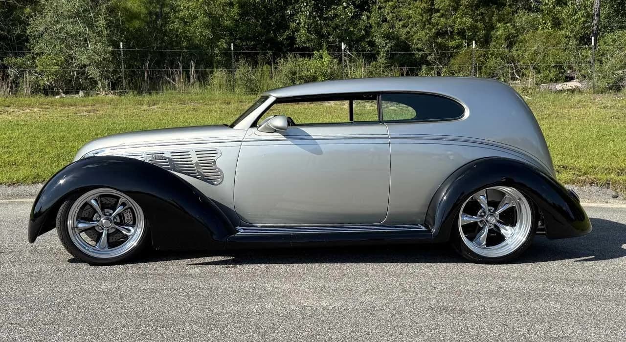 1939 Ford Deluxe - Thumbnail 4