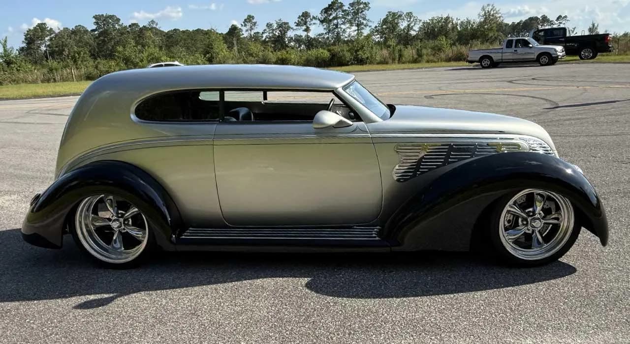 1939 Ford Deluxe - Thumbnail 5