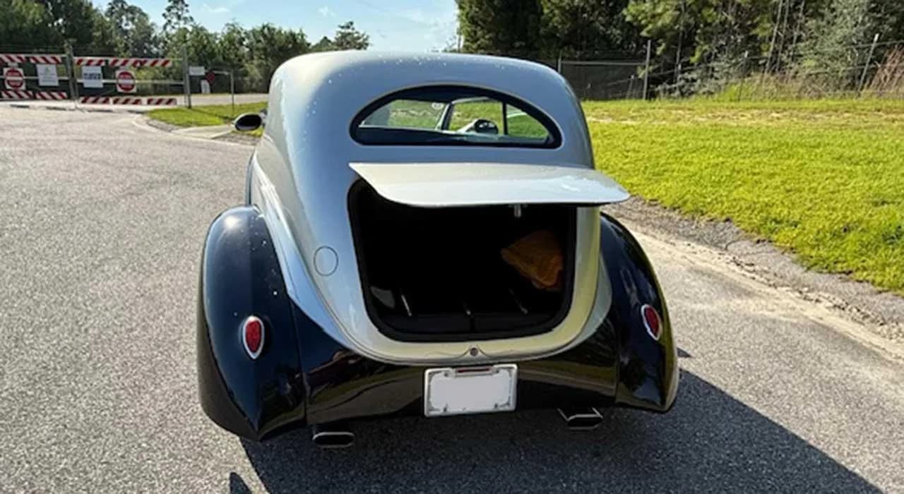 1939 Ford Deluxe - Thumbnail 7
