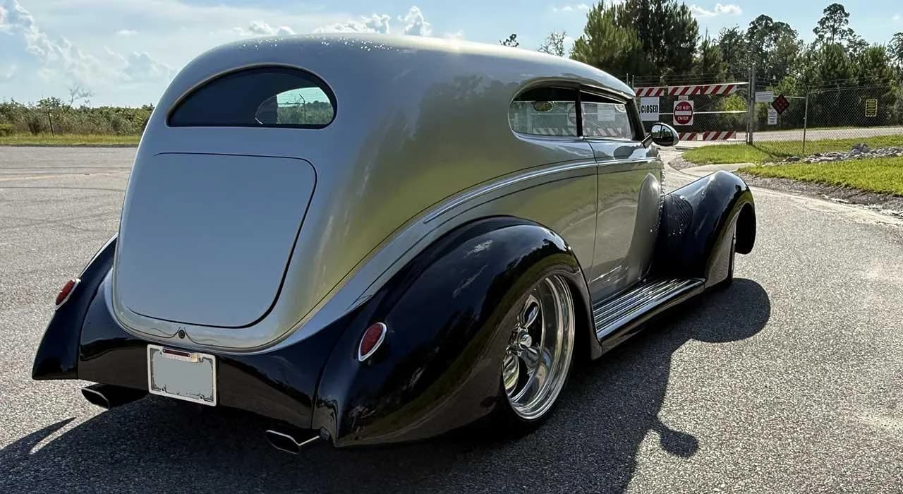 1939 Ford Deluxe - Thumbnail 3