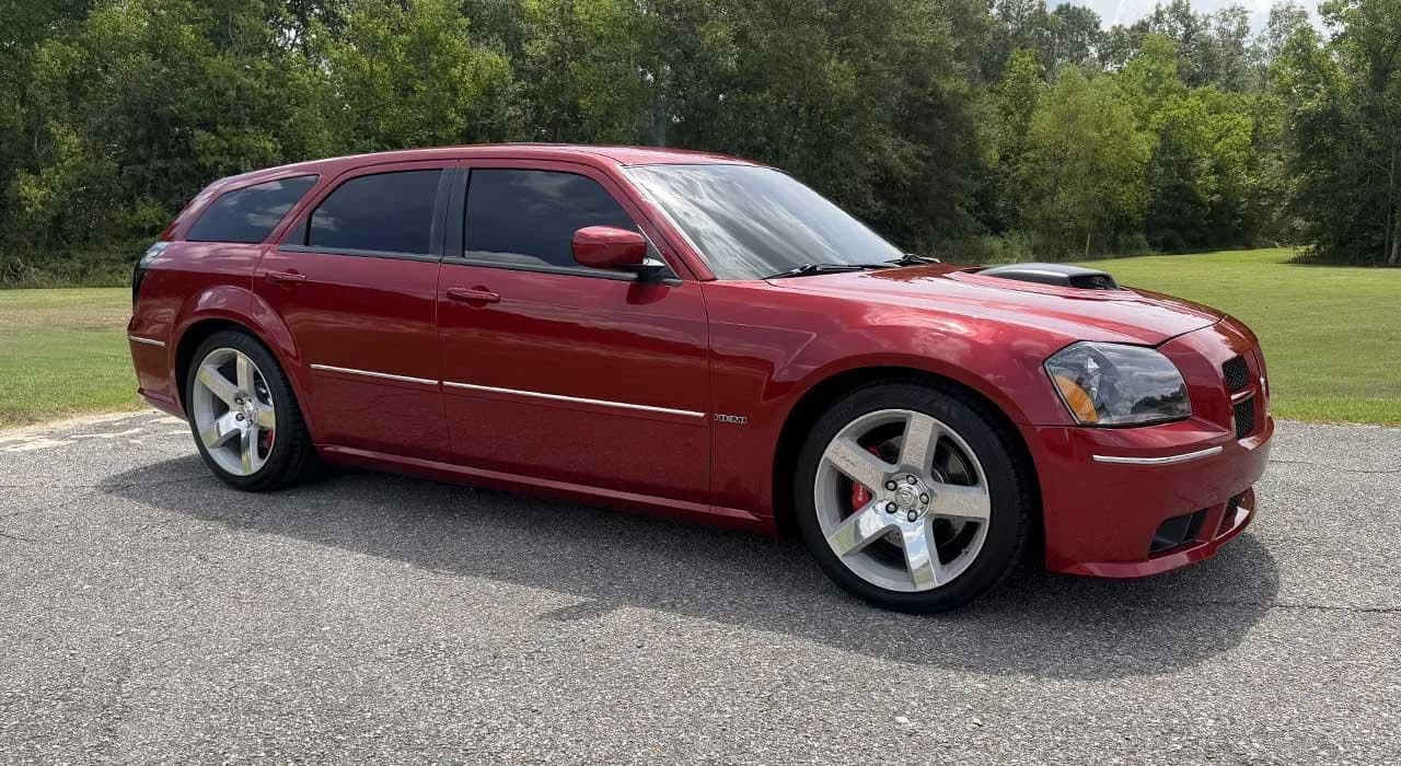 2006 Dodge MAGNUM SRT8 - Thumbnail 2