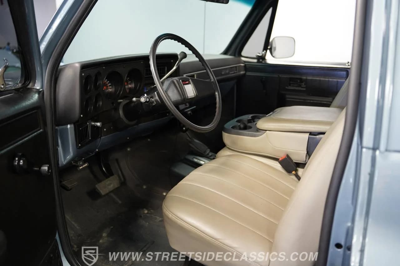 1984 GMC Jimmy 4X4 Restomod - Thumbnail 4