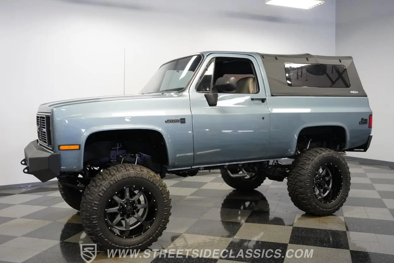 1984 GMC Jimmy 4X4 Restomod - Thumbnail 7