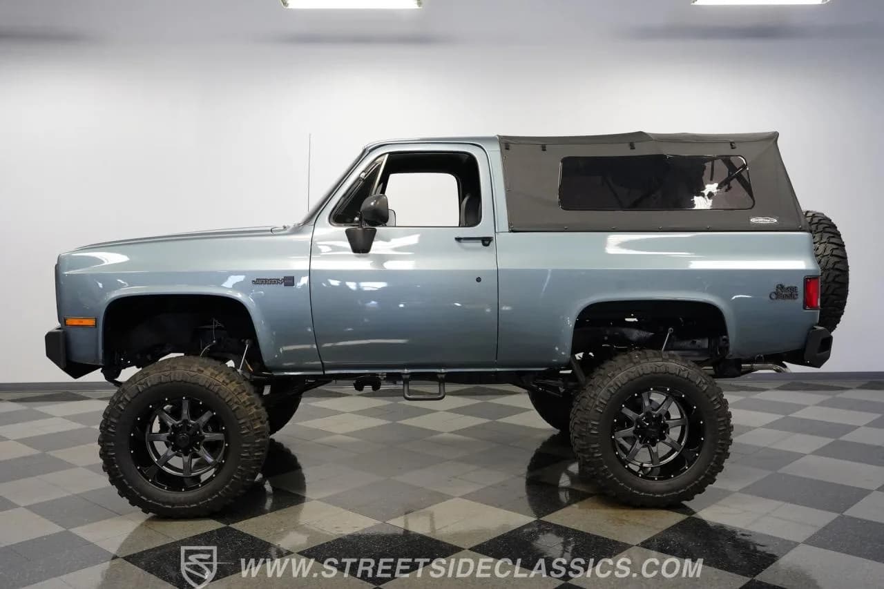 1984 GMC Jimmy 4X4 Restomod - Thumbnail 2