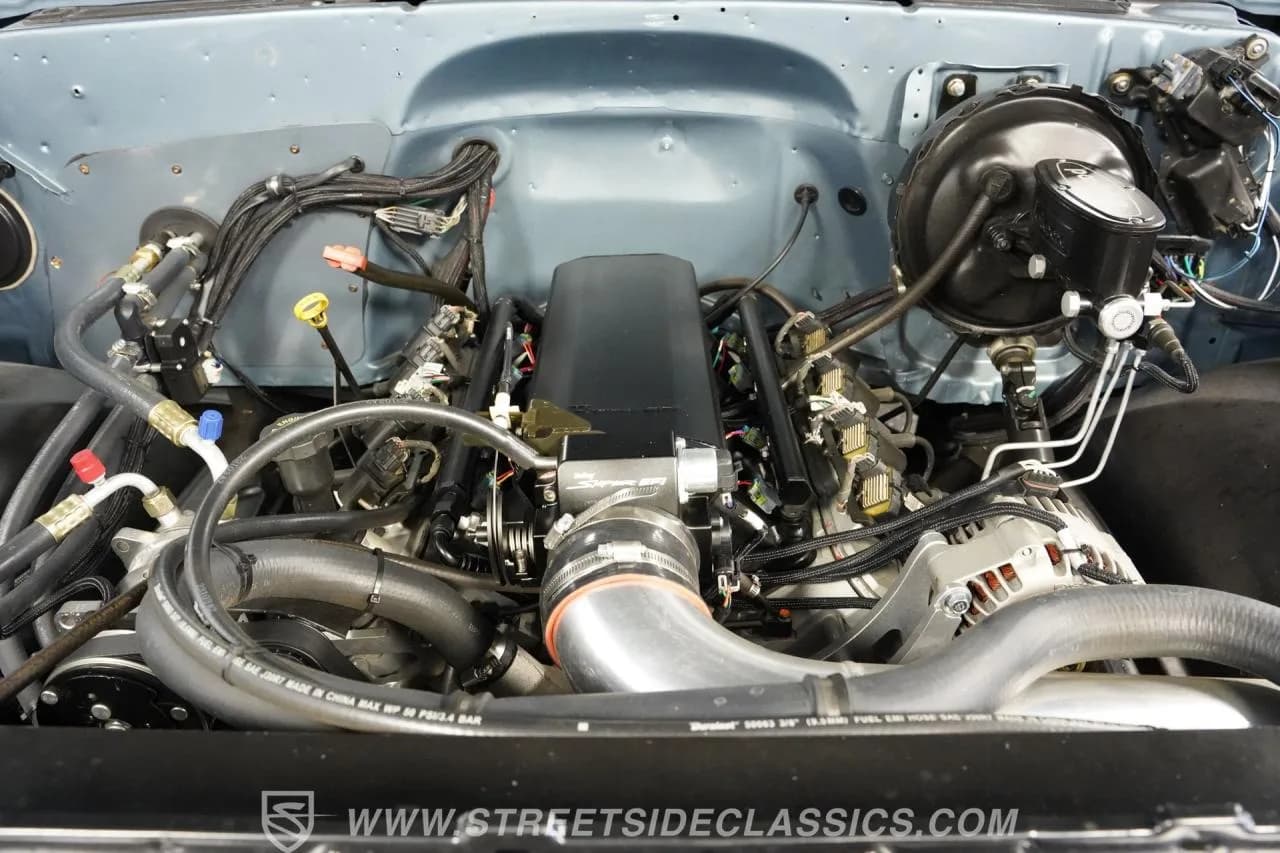 1984 GMC Jimmy 4X4 Restomod - Thumbnail 3