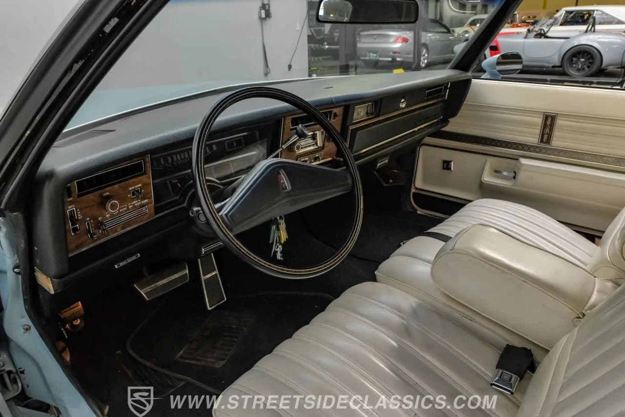 1975 Oldsmobile Delta 88 Royale Convertible - Thumbnail 4