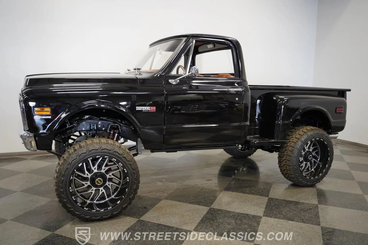1969 Chevrolet K10 4X4 LS3 Restomod - Thumbnail 8