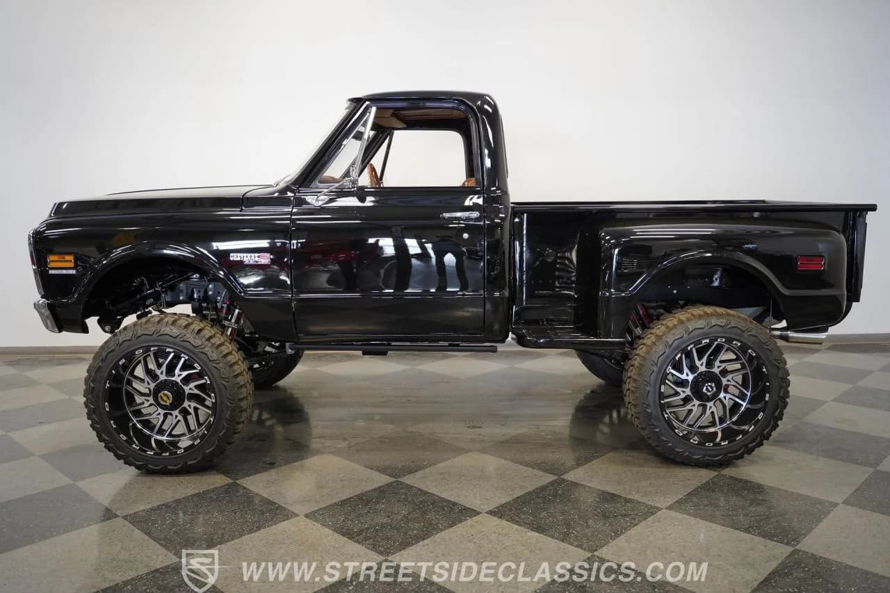 1969 Chevrolet K10 4X4 LS3 Restomod - Thumbnail 2
