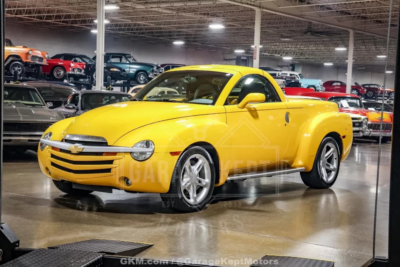 2004 Chevrolet SSR - Thumbnail 4