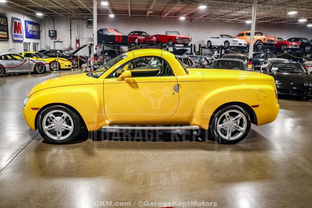 2004 Chevrolet SSR - Thumbnail 5