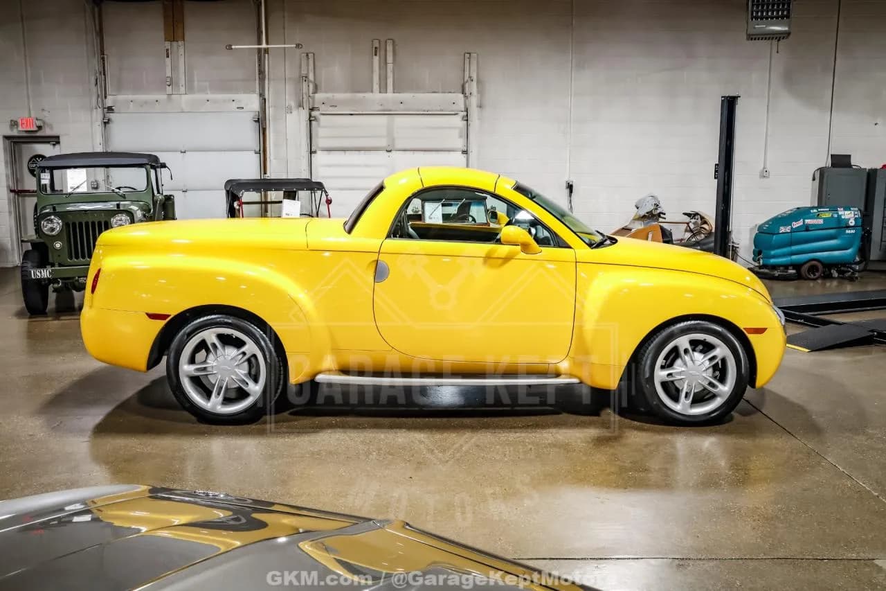 2004 Chevrolet SSR - Thumbnail 8