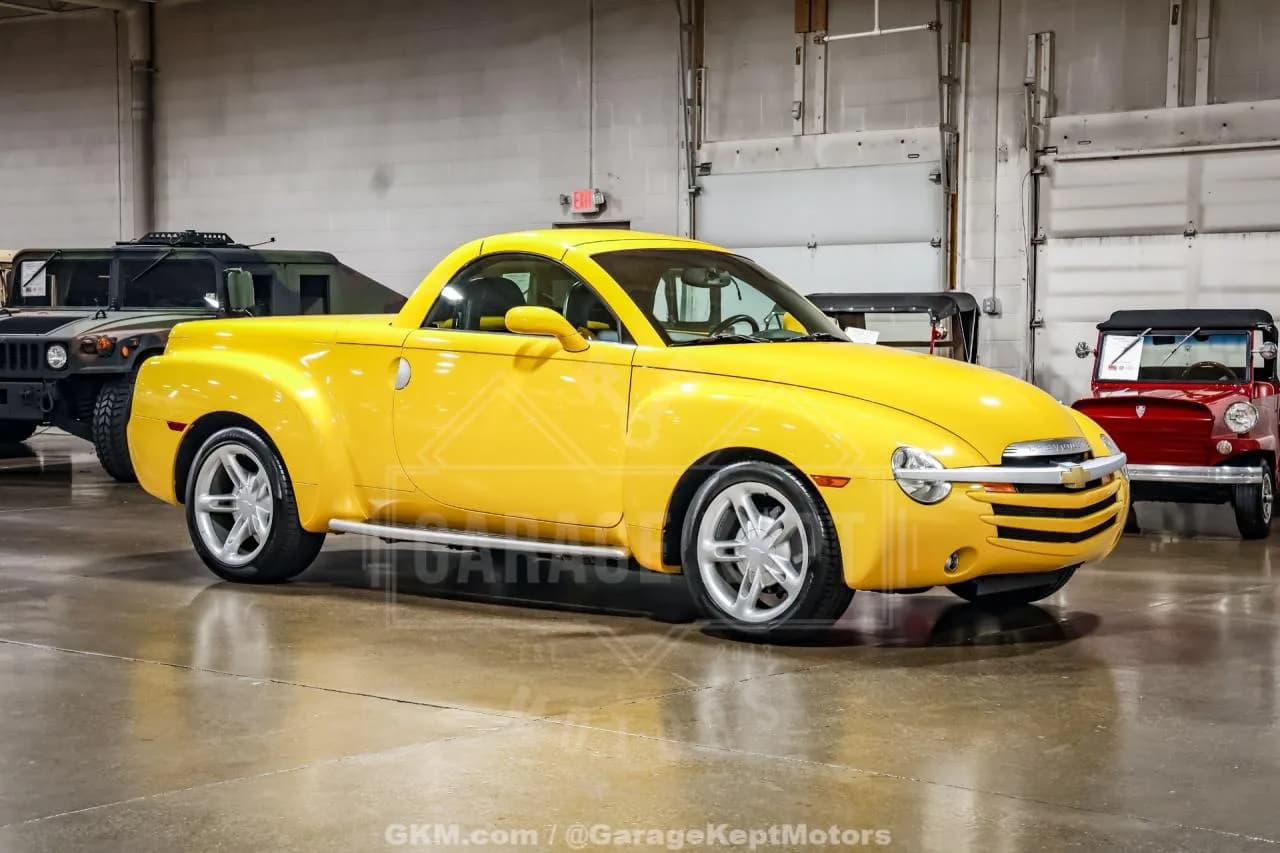2004 Chevrolet SSR - Thumbnail 3
