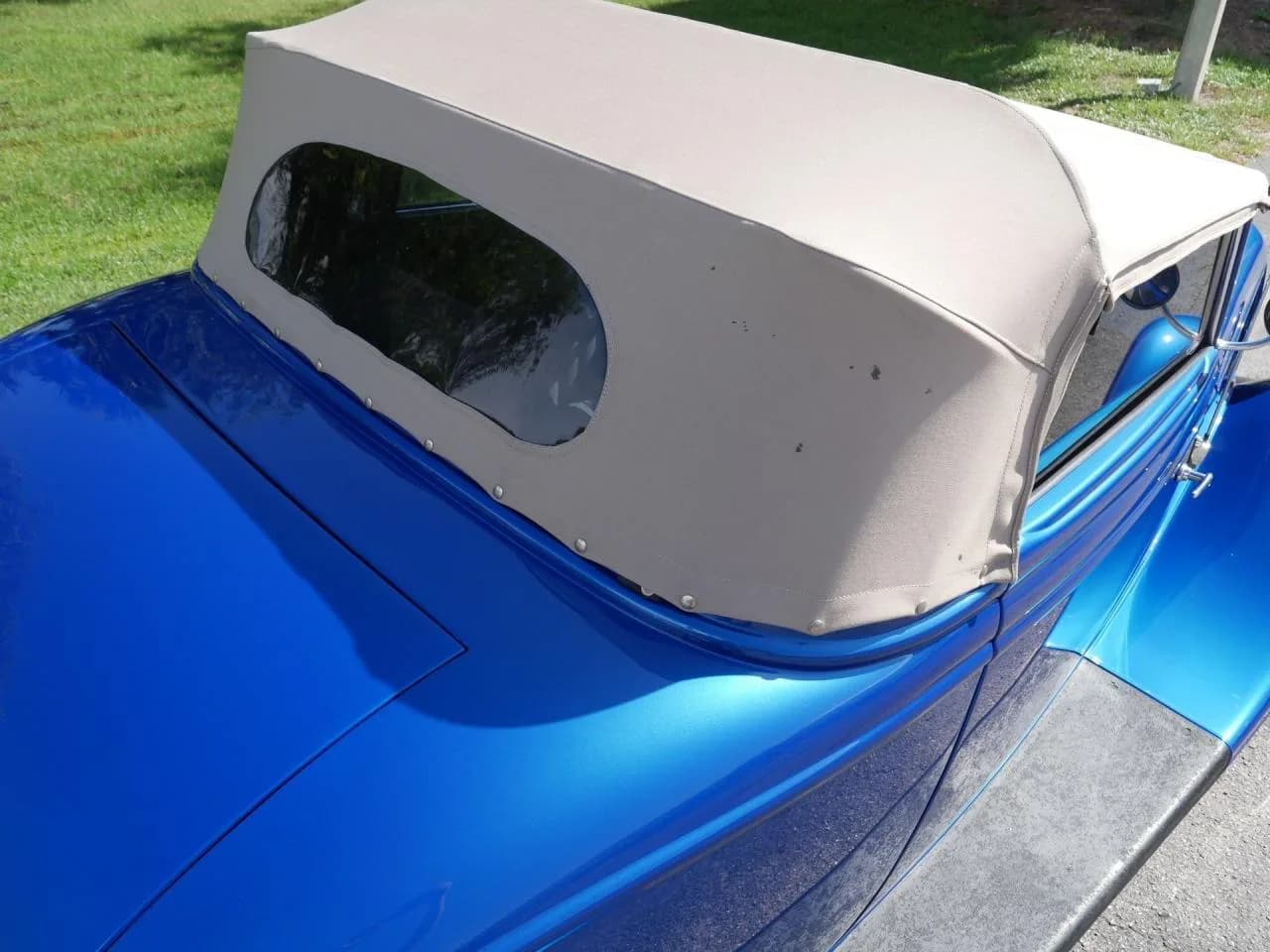 1934 Ford Cabriolet - Thumbnail 4