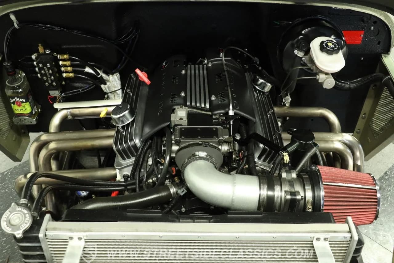 1990 Jeep Wrangler Custom Restomod - Thumbnail 3