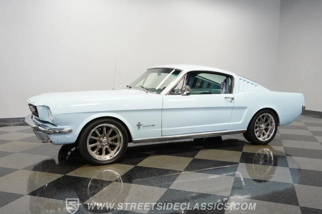 1966 Ford Mustang 2+2 Fastback Coyote Restomod - Thumbnail 7