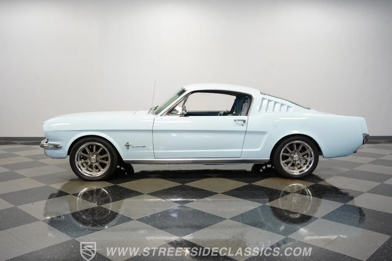 1966 Ford Mustang 2+2 Fastback Coyote Restomod - Thumbnail 2