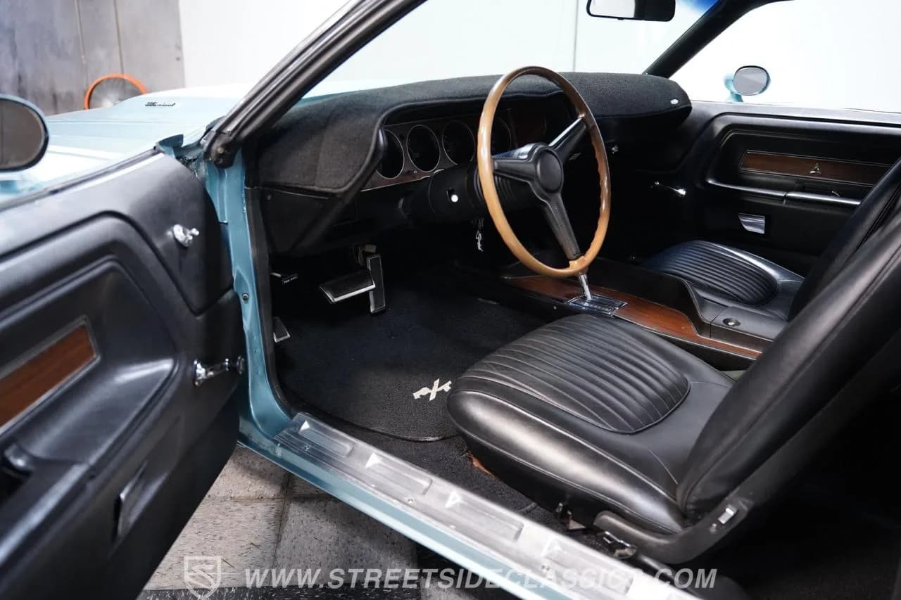 1971 Dodge Challenger R/T - Thumbnail 4