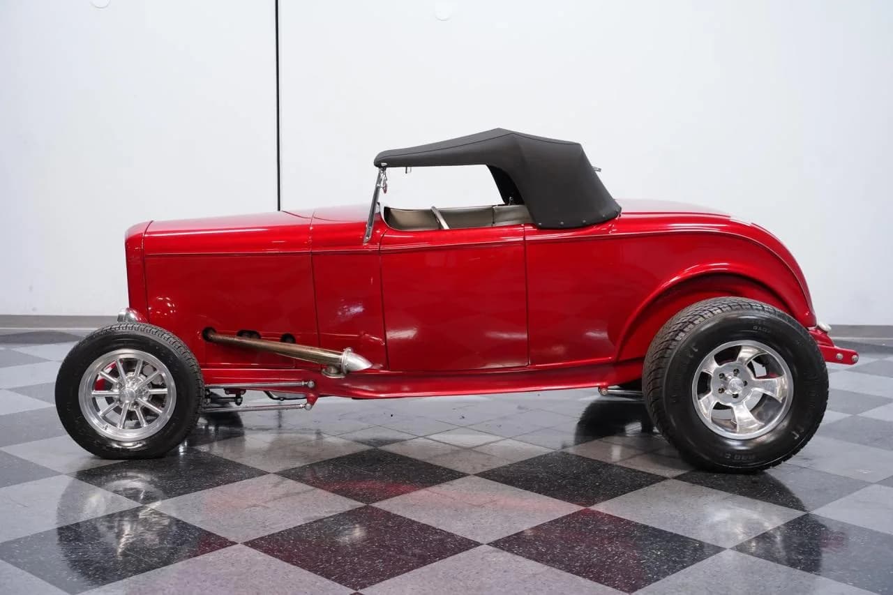 1932 Ford Roadster - Thumbnail 2