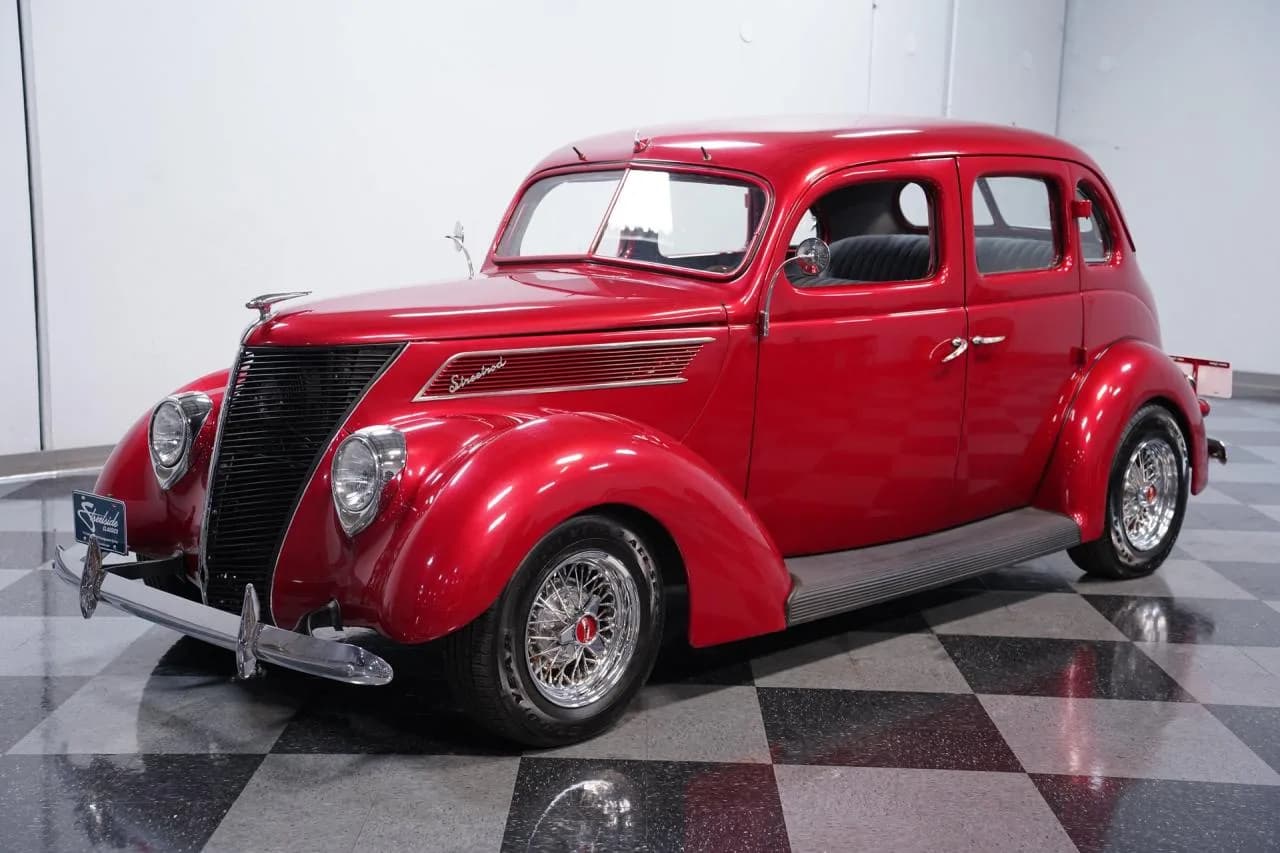 1937 Ford Deluxe - Thumbnail 6
