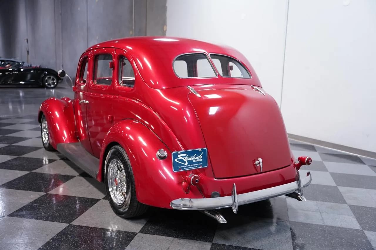 1937 Ford Deluxe - Thumbnail 8