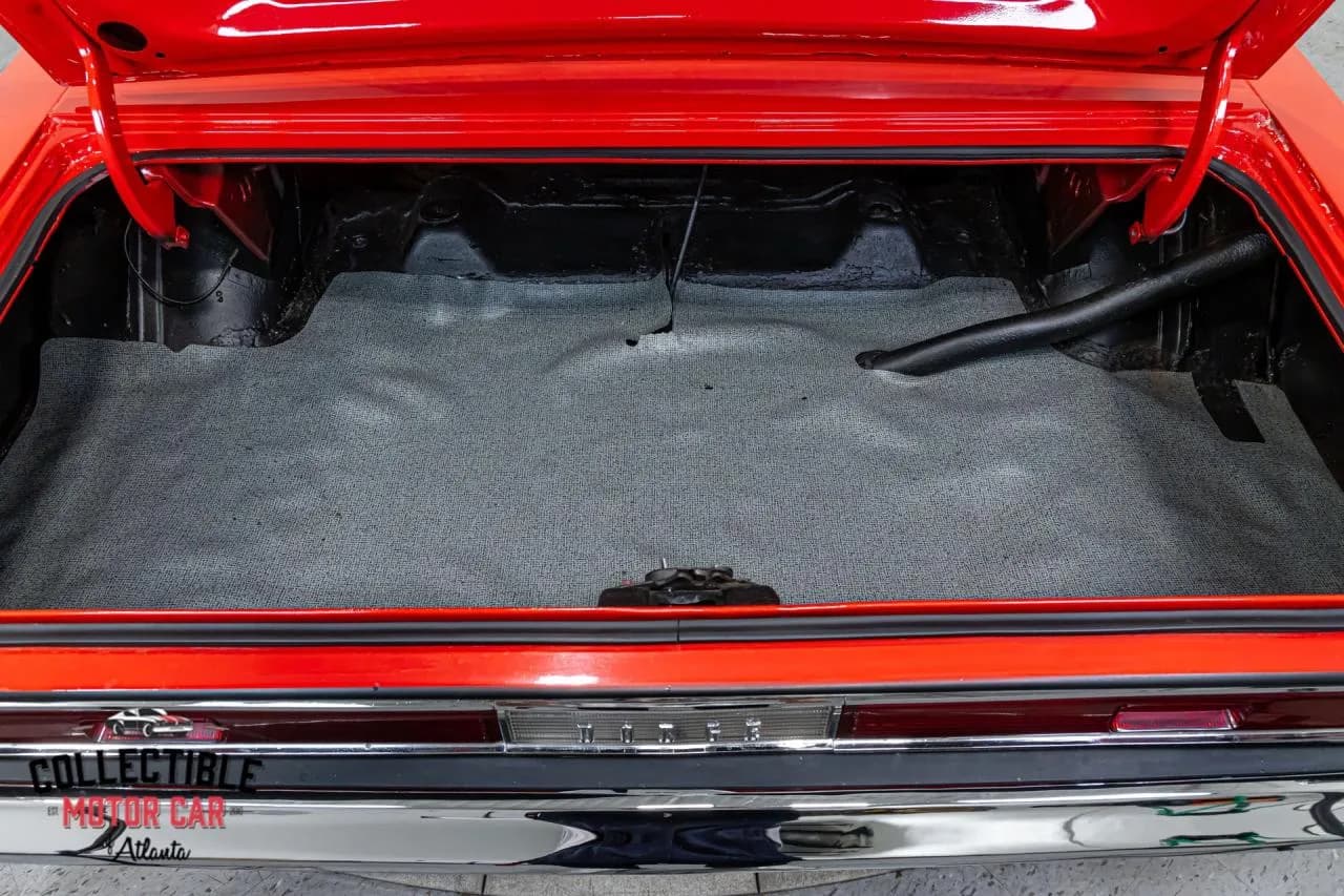 1970 Dodge Challenger RT - Thumbnail 7