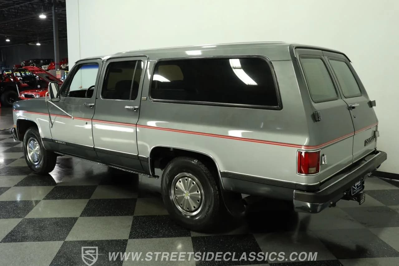 1990 Chevrolet Suburban R2500 - Thumbnail 7
