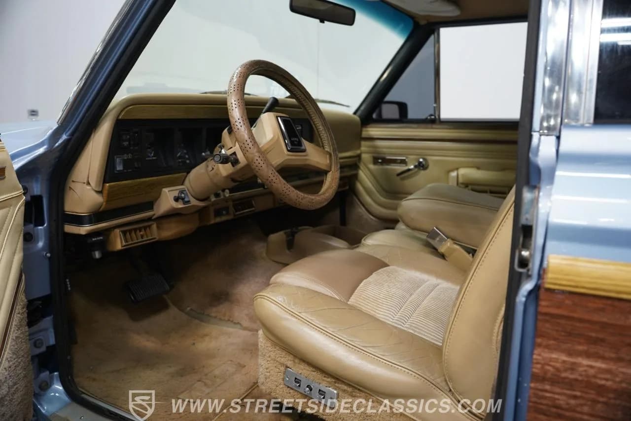 1989 Jeep Grand Wagoneer - Thumbnail 4