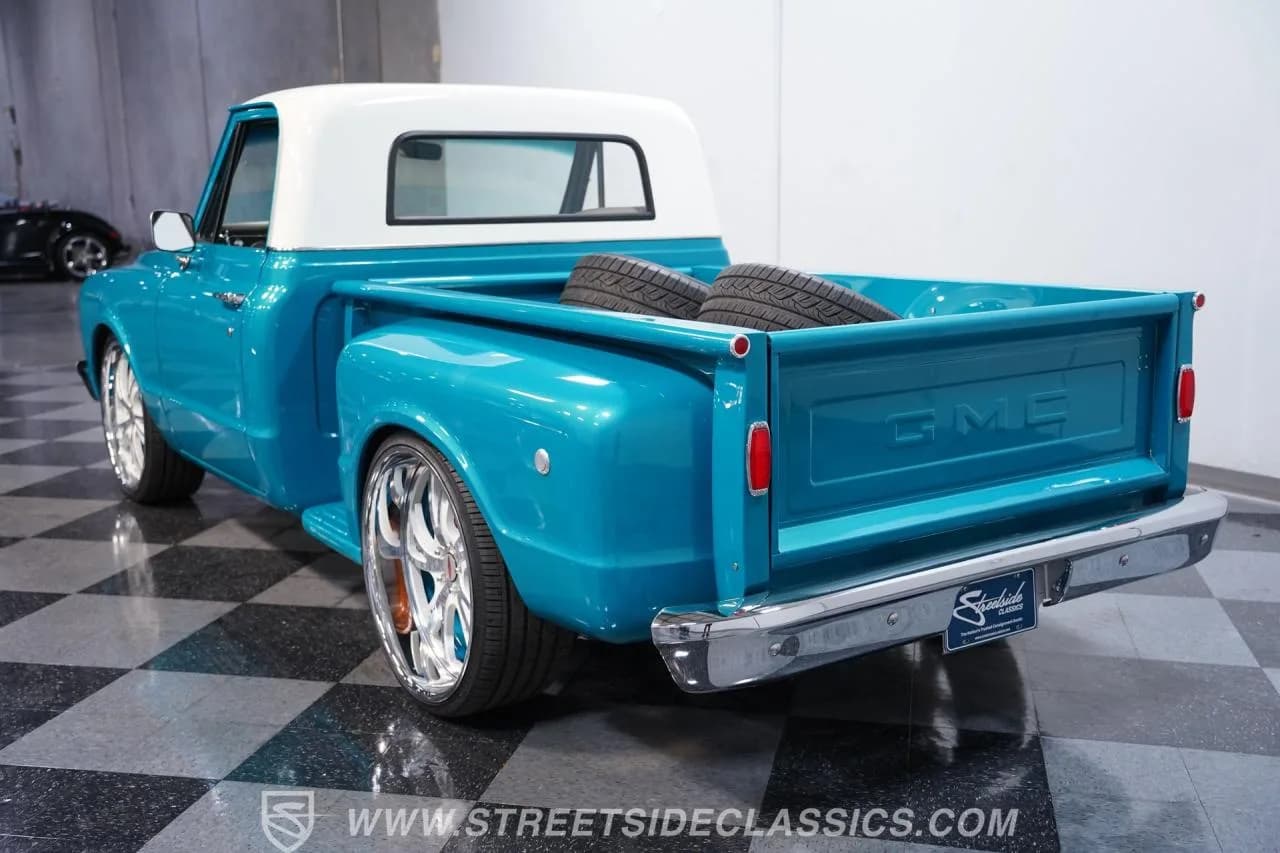 1967 GMC C10 Stepside Restomod - Thumbnail 8