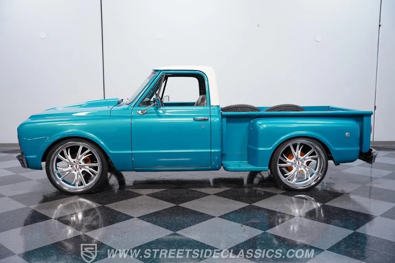 1967 GMC C10 Stepside Restomod - Thumbnail 2