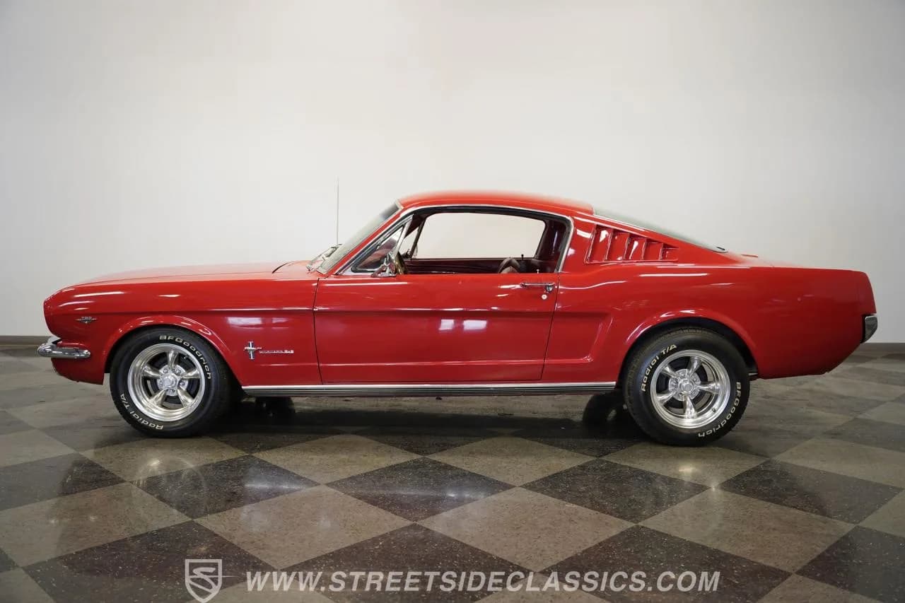 1965 Ford Mustang Fastback - Thumbnail 8