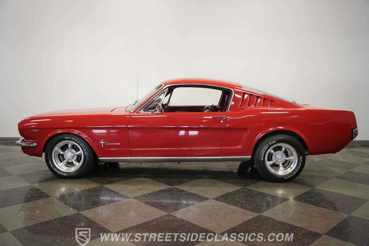 1965 Ford Mustang Fastback - Thumbnail 2