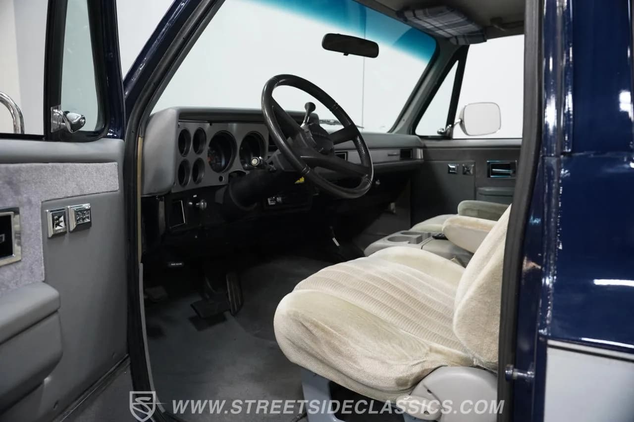 1991 Chevrolet Blazer K5 4X4 Silverado - Thumbnail 4