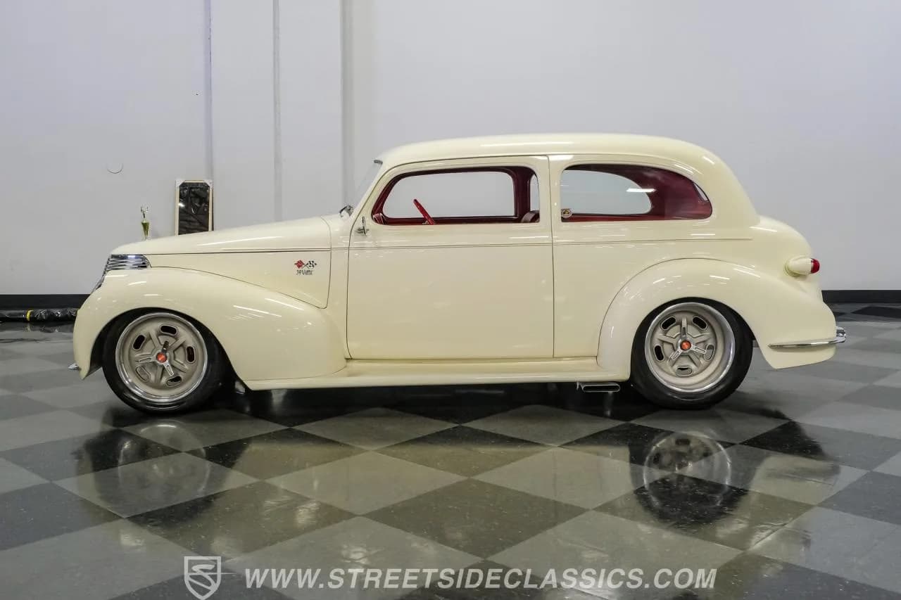 1939 Chevrolet Master Deluxe Restomod - Thumbnail 7