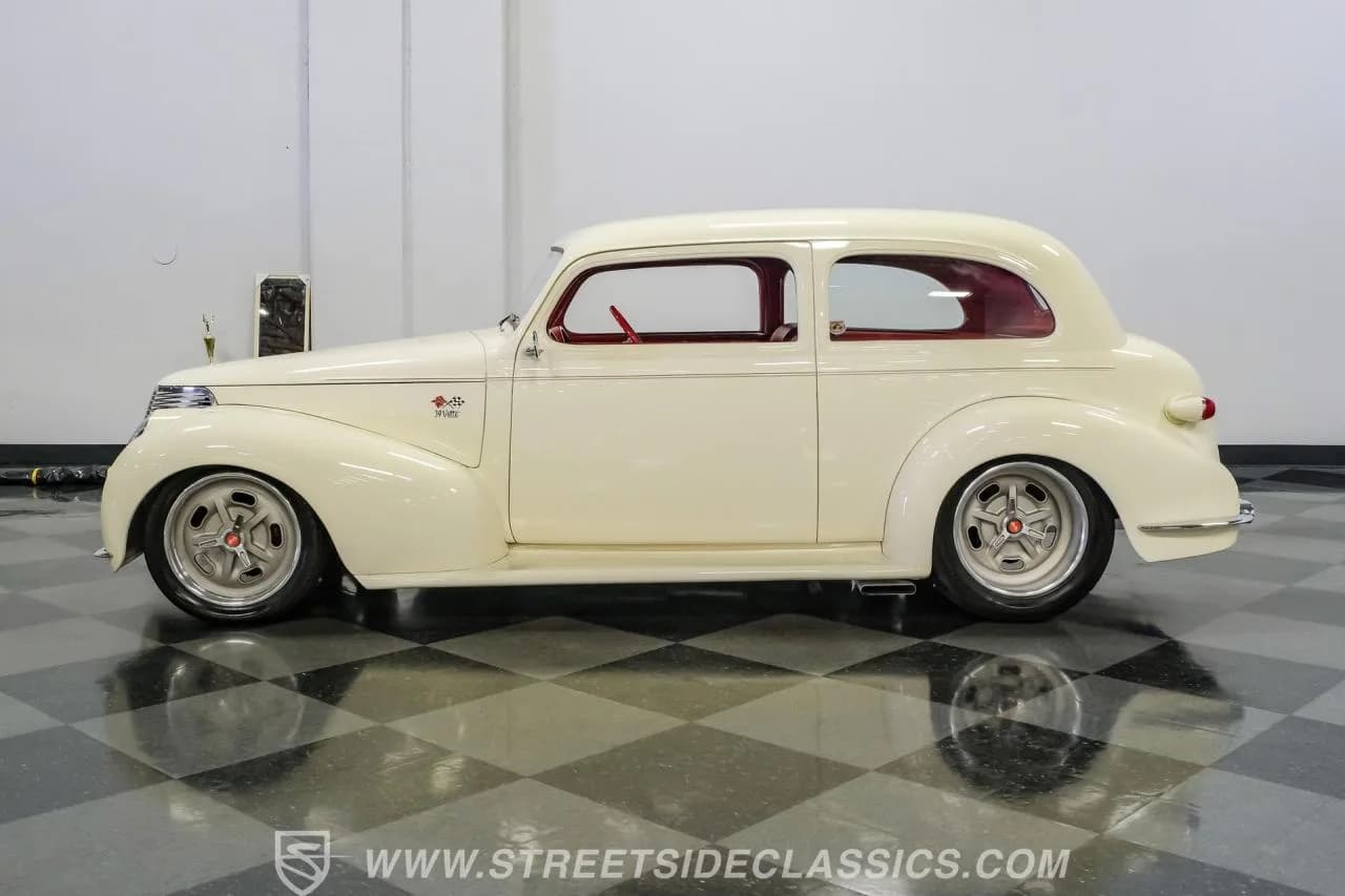 1939 Chevrolet Master Deluxe Restomod - Thumbnail 2