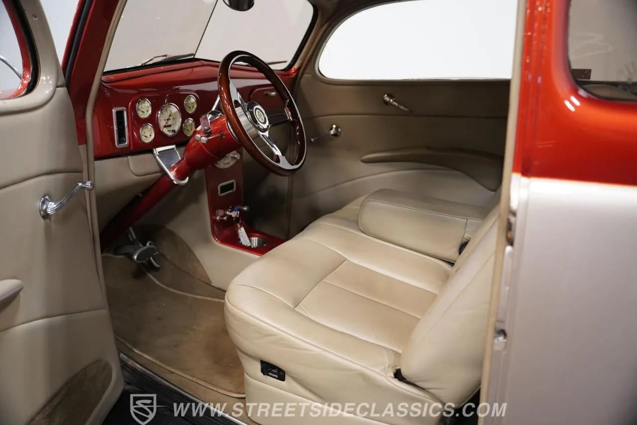 1937 Ford Tudor Slantback - Thumbnail 4