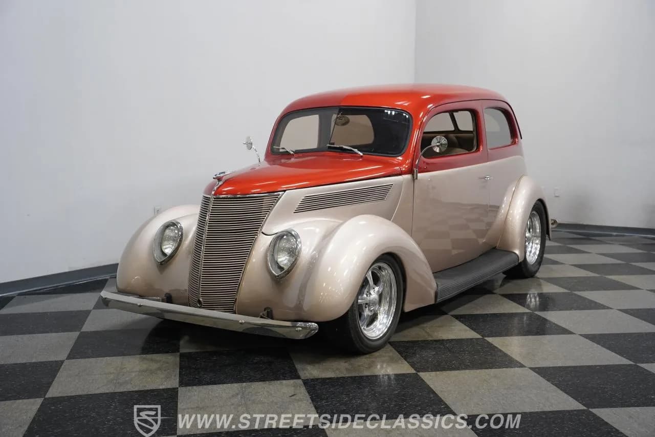 1937 Ford Tudor Slantback - Thumbnail 6