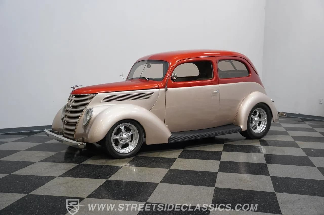 1937 Ford Tudor Slantback - Thumbnail 7