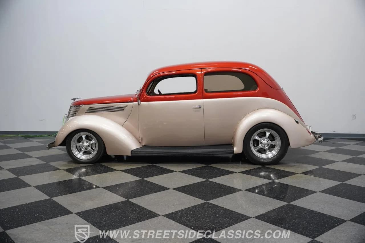 1937 Ford Tudor Slantback - Thumbnail 8