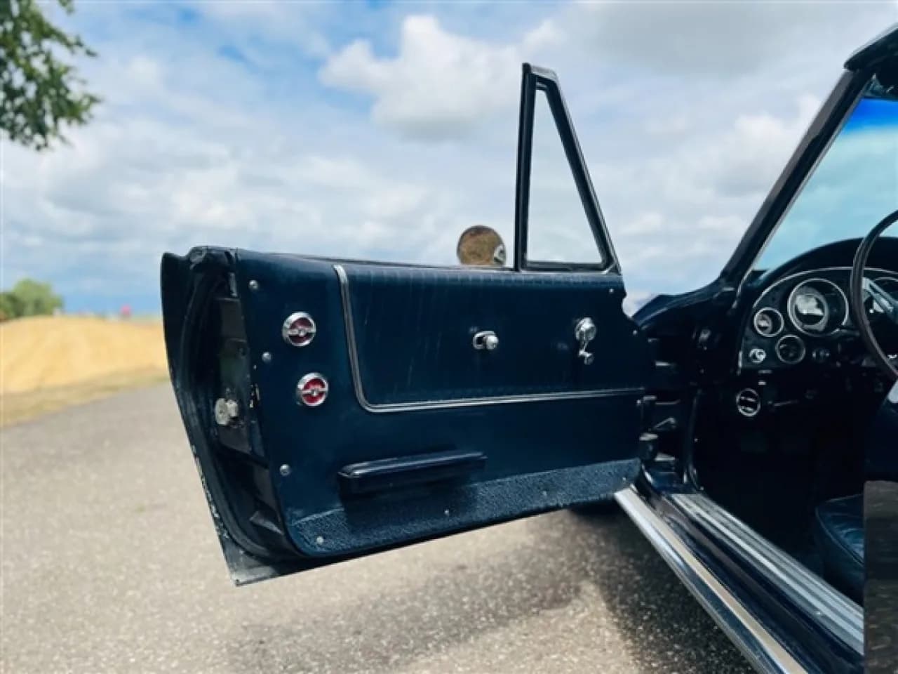 1964 Chevrolet Corvette C2 Convertible - Thumbnail 4