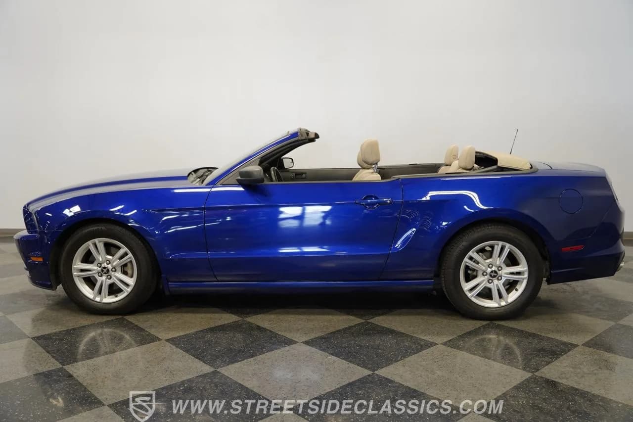 2014 Ford Mustang Convertible - Thumbnail 8