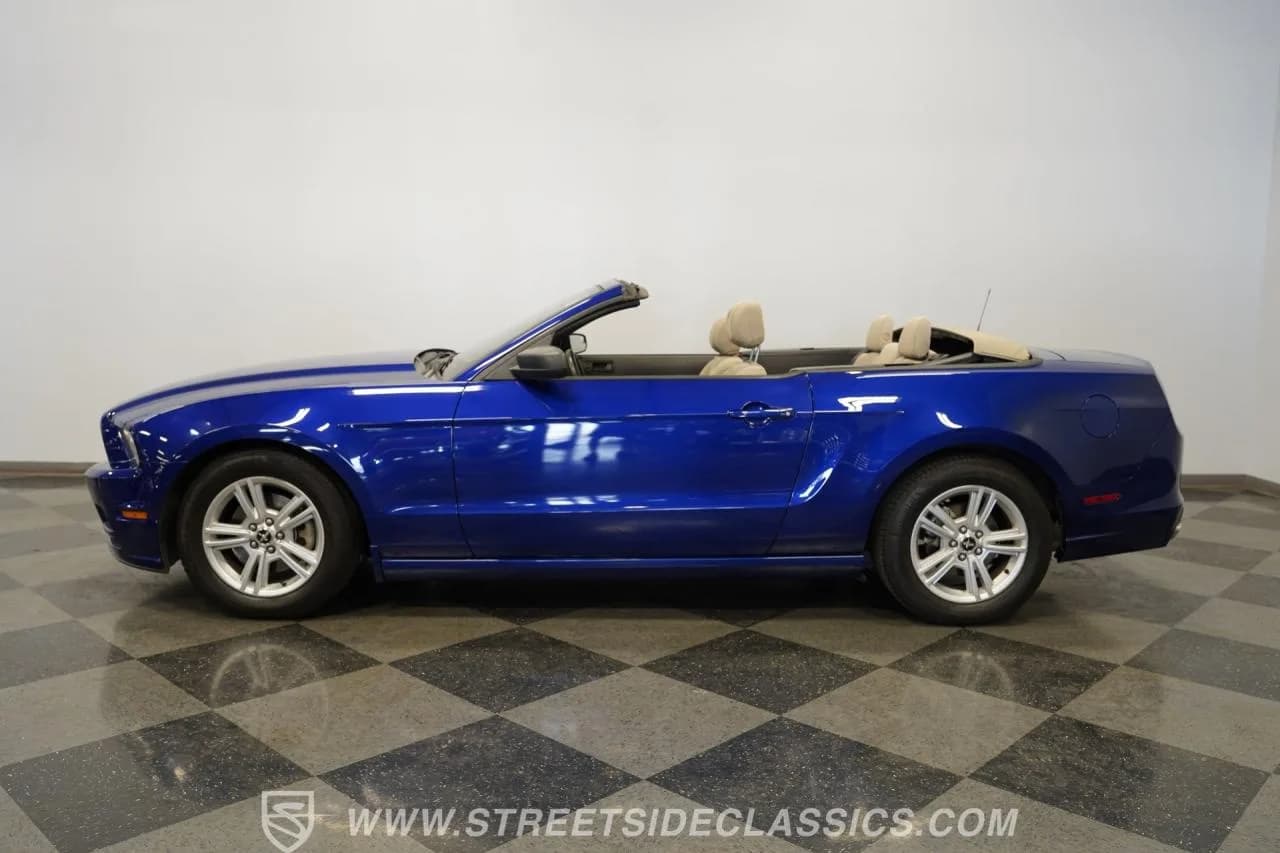 2014 Ford Mustang Convertible - Thumbnail 2