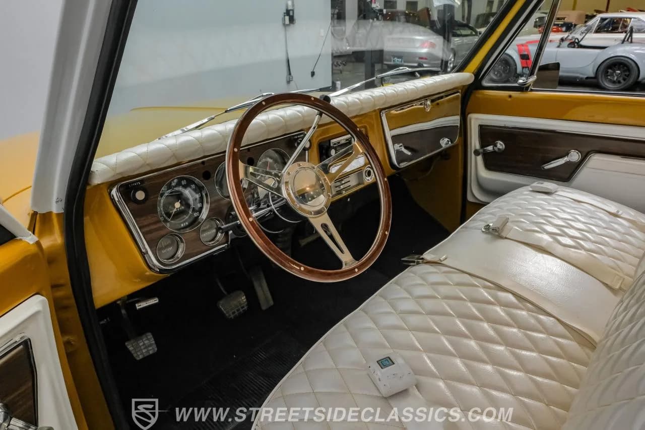 1972 Chevrolet C10 Custom Deluxe - Thumbnail 4