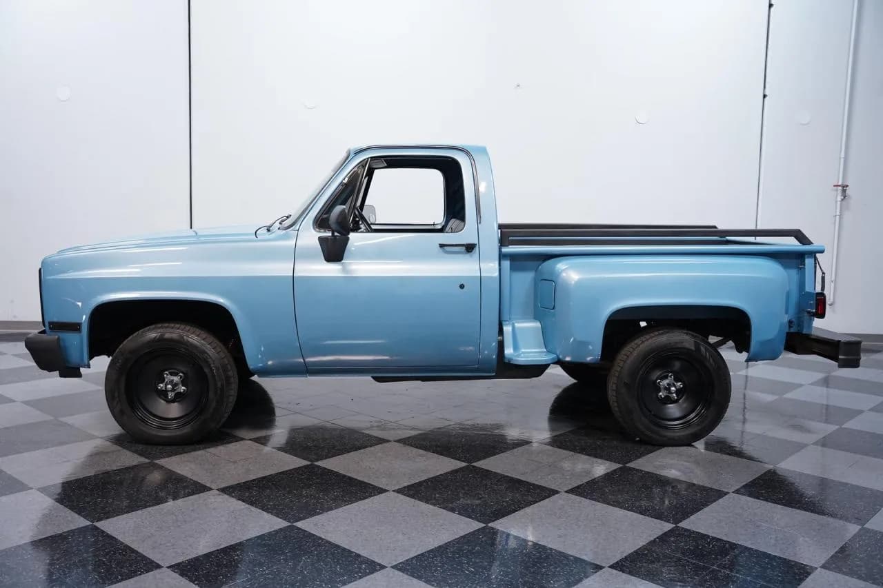 1985 Chevrolet C10 Stepside LS Restomod - Thumbnail 2