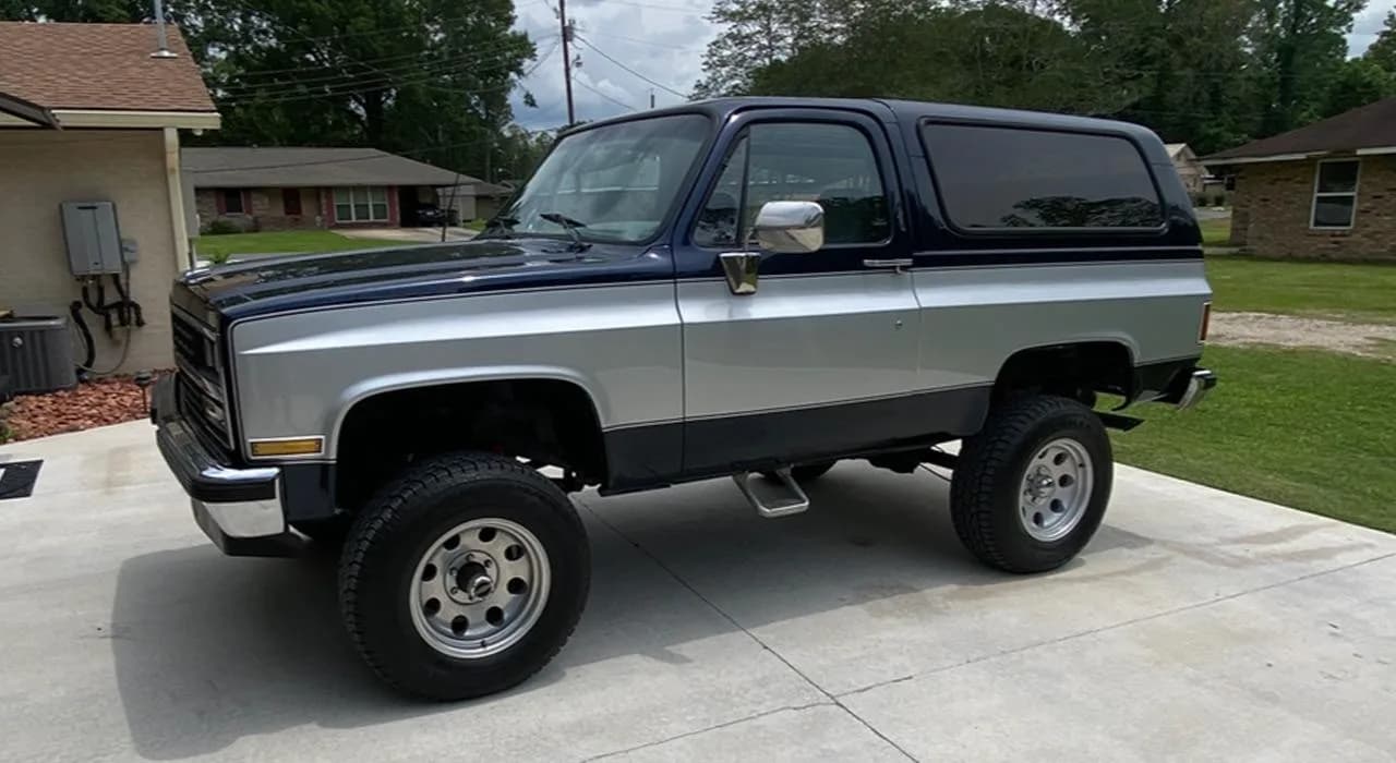 1989 Chevrolet K5 Blazer - Thumbnail 2