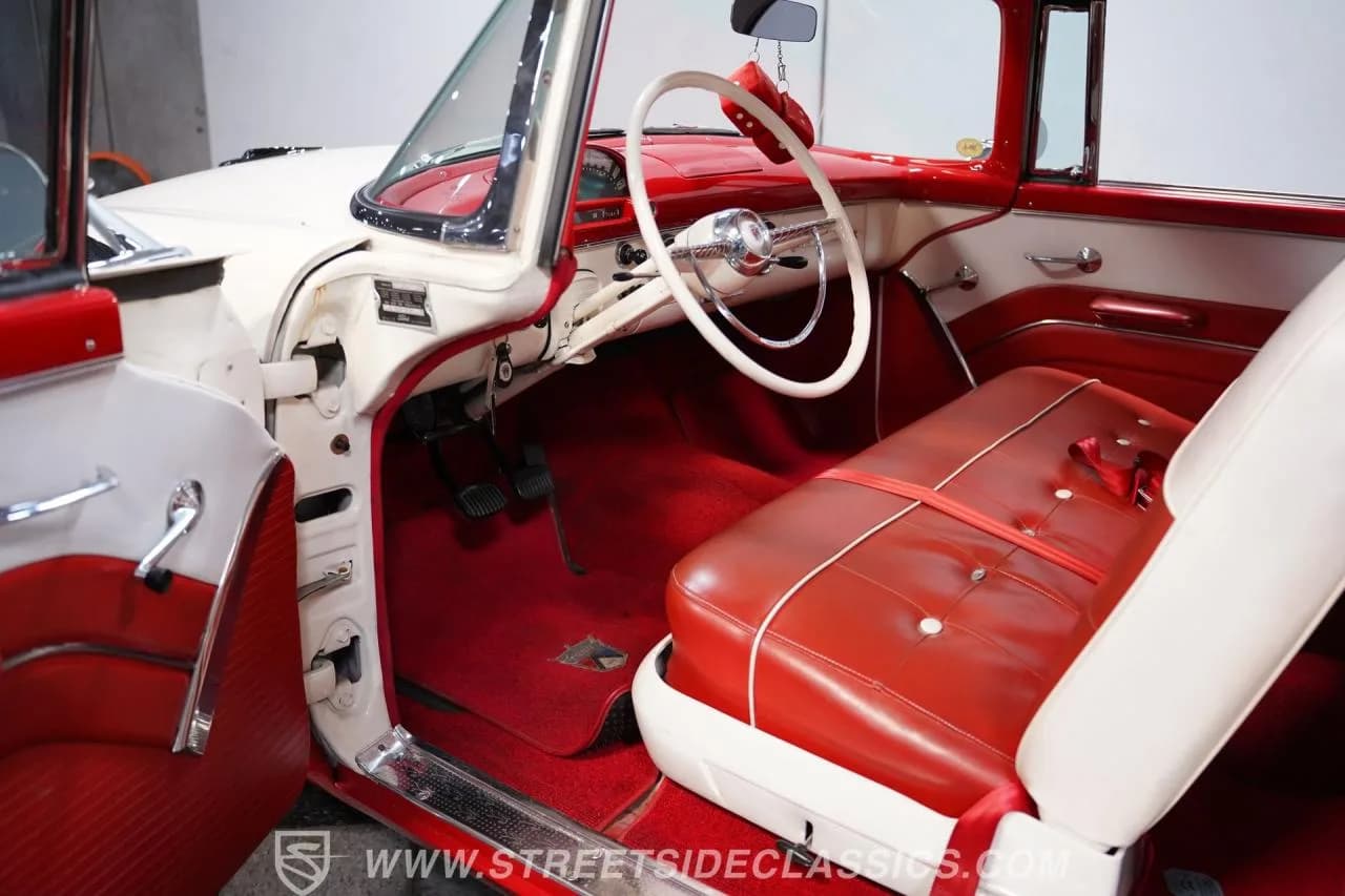 1955 Ford Fairlane Victoria - Thumbnail 4