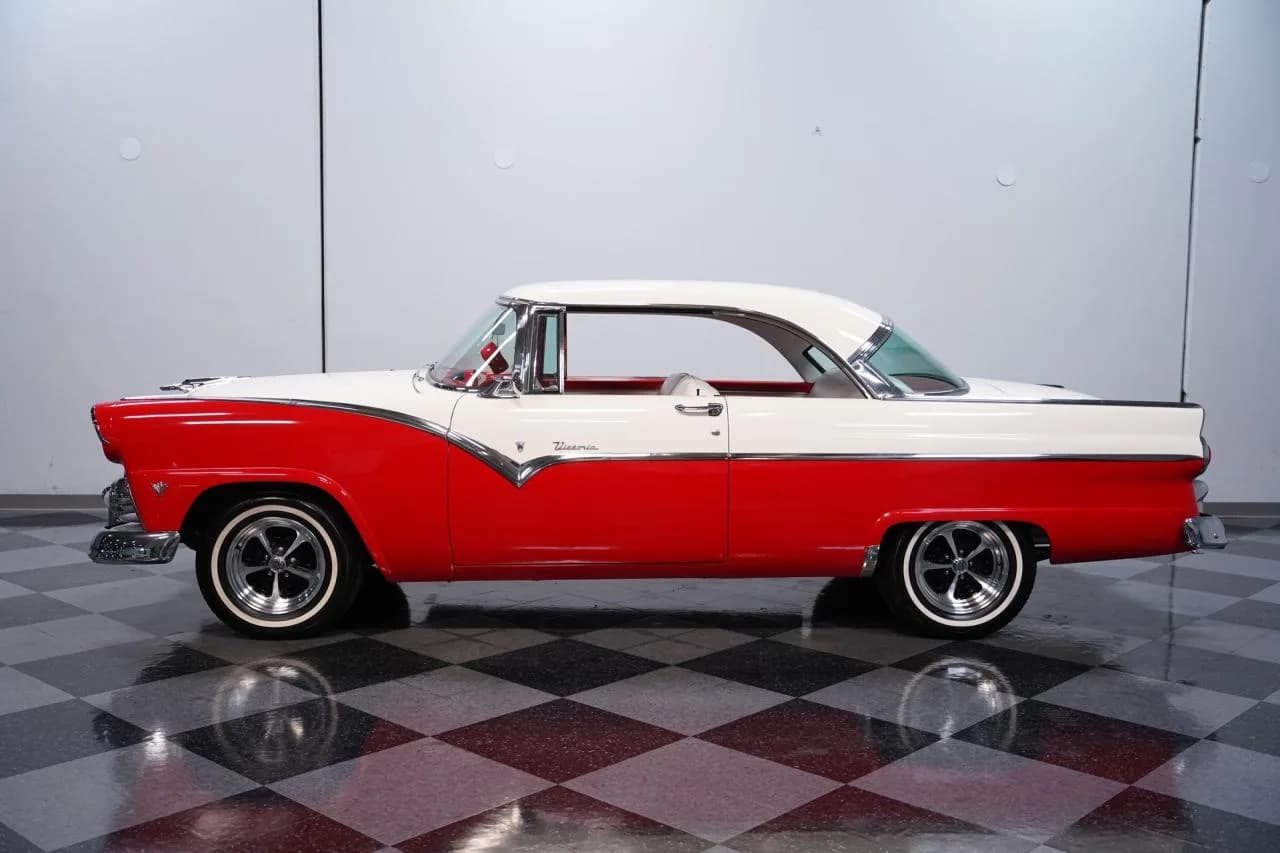 1955 Ford Fairlane Victoria - Thumbnail 2