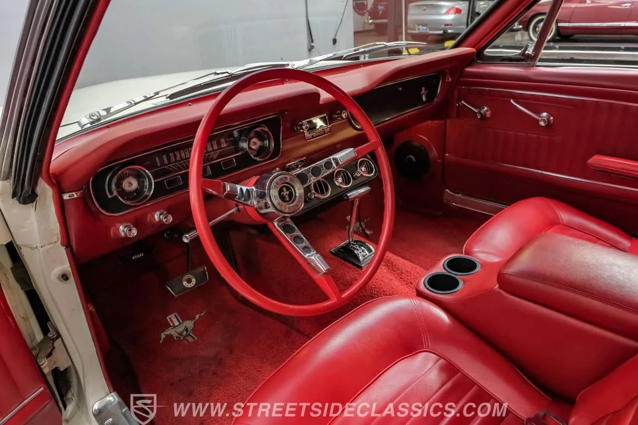 1965 Ford Mustang 2+2 Fastback - Thumbnail 4