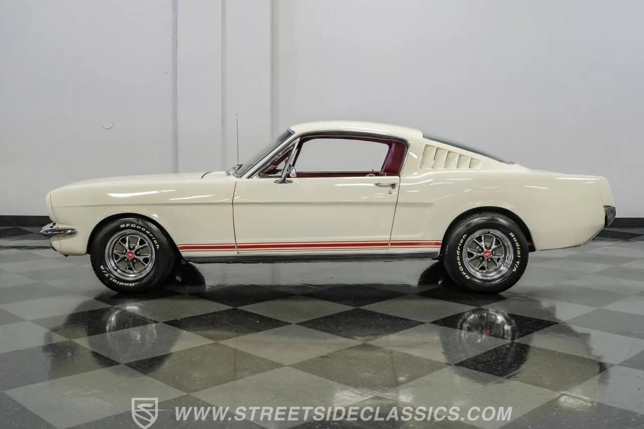 1965 Ford Mustang 2+2 Fastback - Thumbnail 7